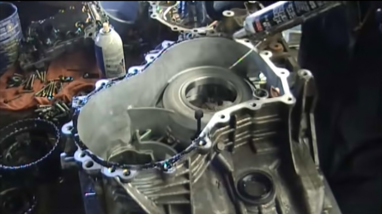 Нажмите для увеличения Герметизация корпуса вариатора перед закрытием