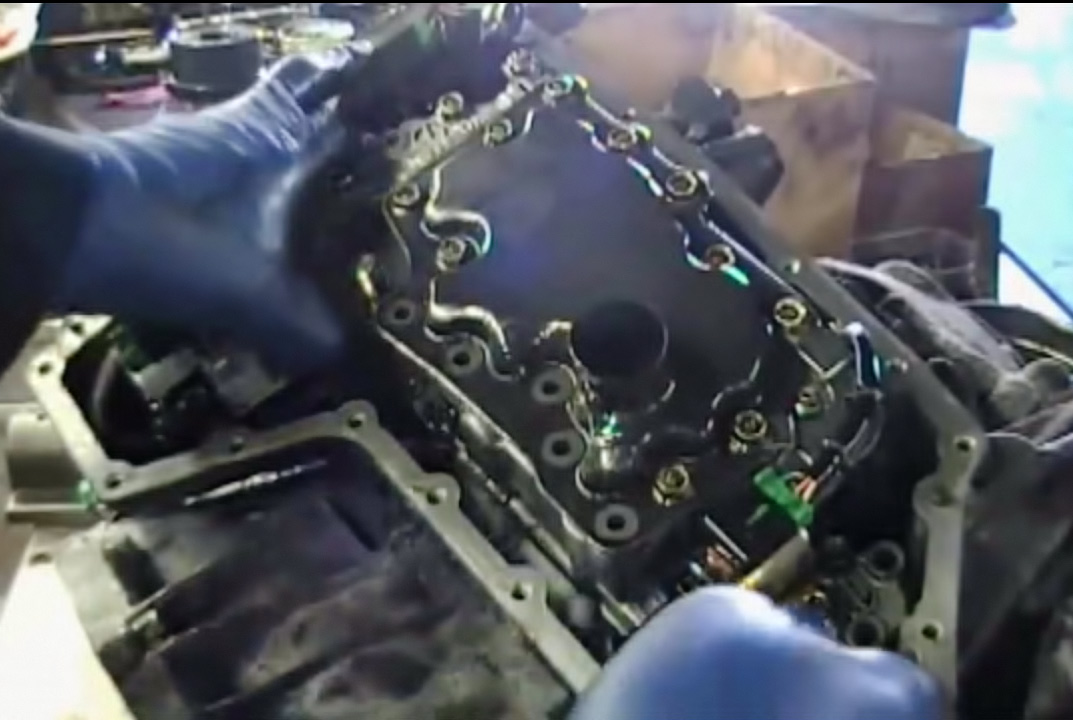 Нажмите для увеличения Снятие масляного фильтра